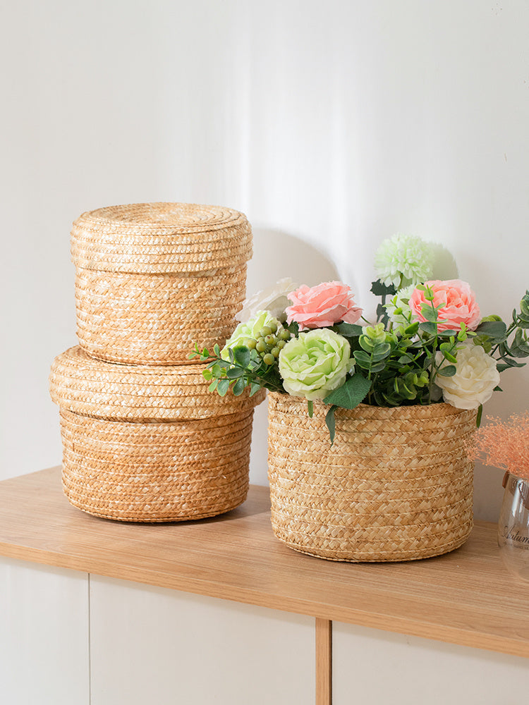 Desktop storage basket with lid storage basket